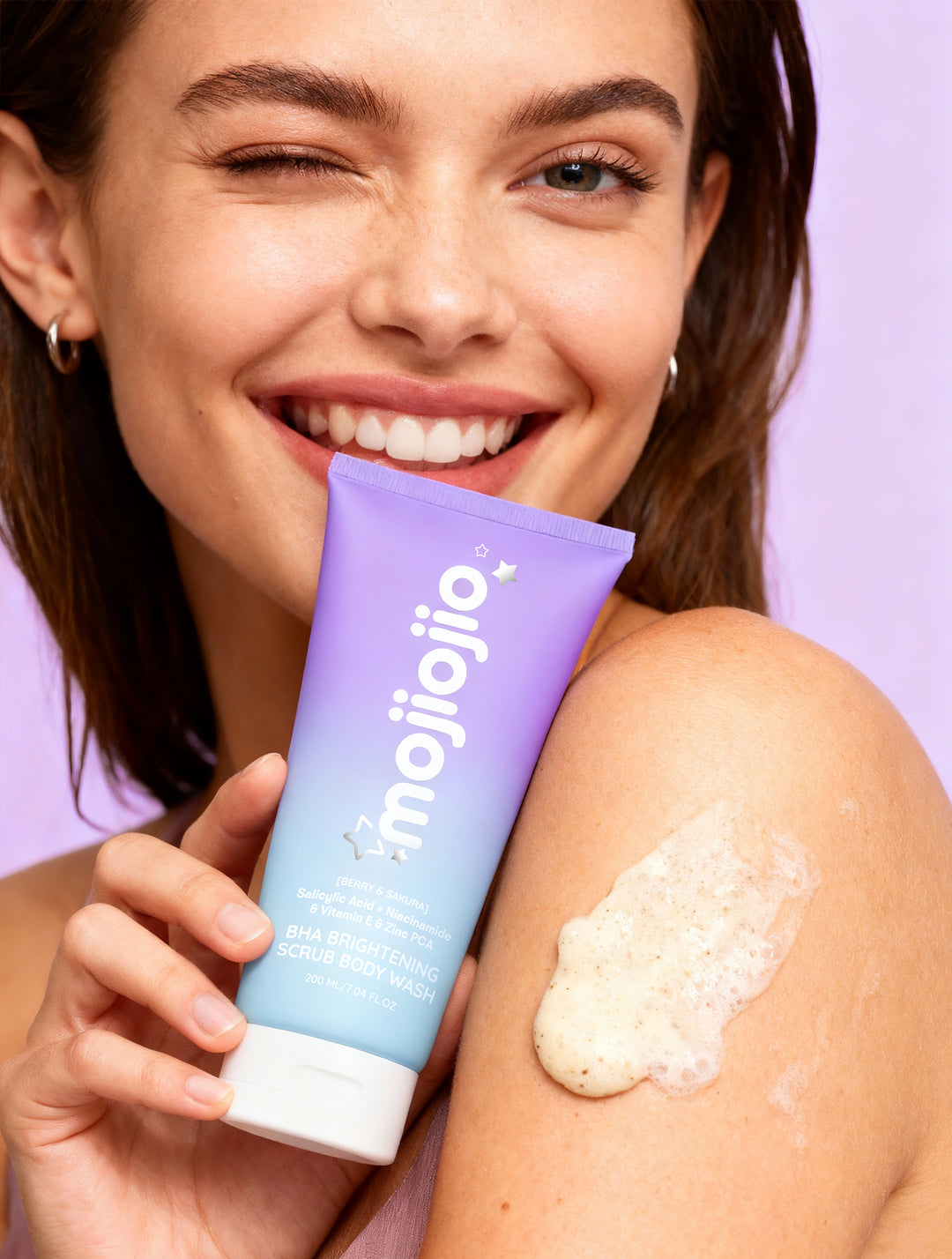 Mojiojio Beauty Berry & Sakrua BHA Brightening Scrub Body Wash 220g